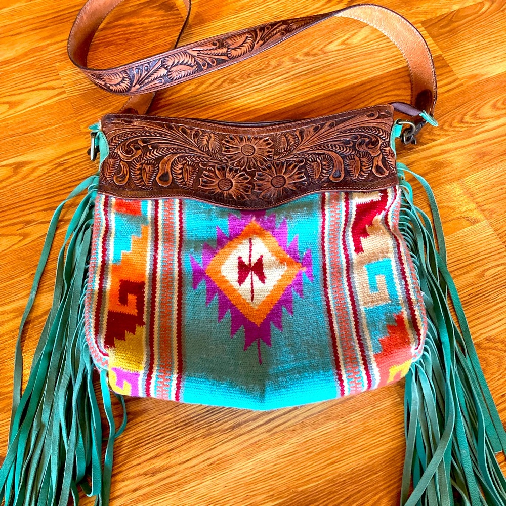 Large American Darling conceal carry cross body.